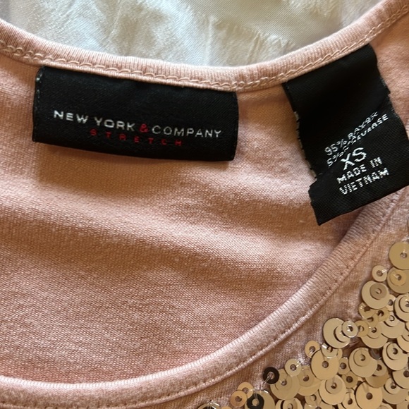 New York & Company salmon color tank top - Picture 2 of 3